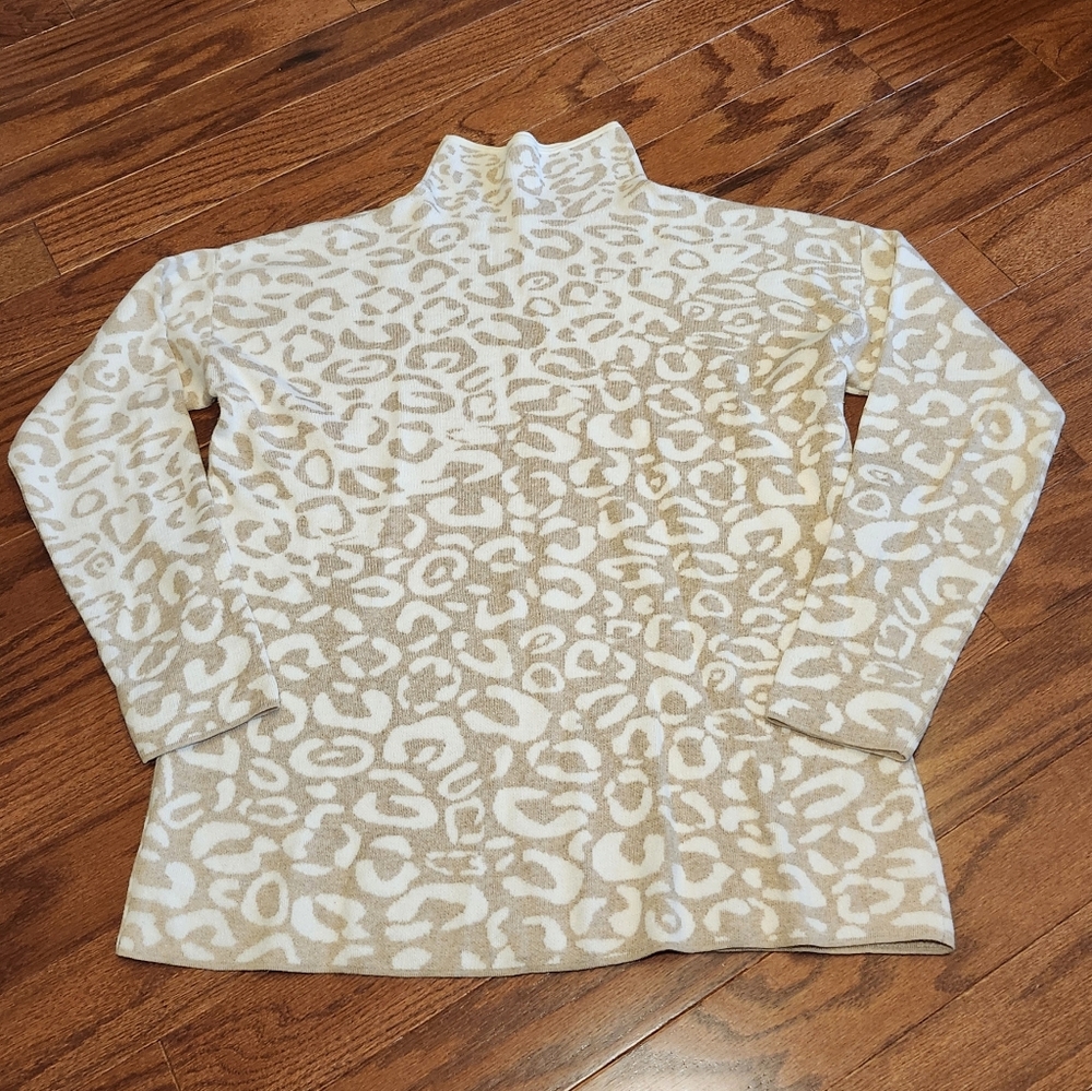 J. Mclaughlin Brown Beige Cheetah Print Mock Neck Sweater Size‎ Small - Picture 4 of 6